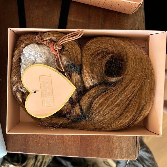 Bouncy Luxe 18" Curly Drawstring Pony Clip In - Picture 2 of 3